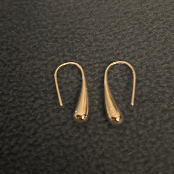 Lovely 925 Sterling Silver Earrings - Picture 2 of 4